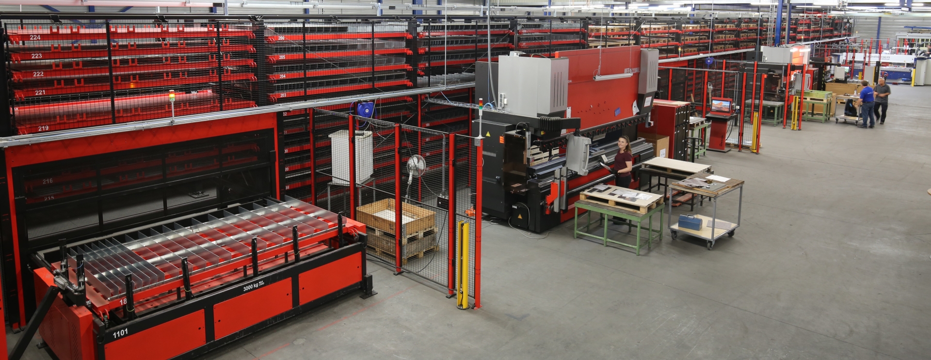 Pracownik produkcji - fabryka metalu