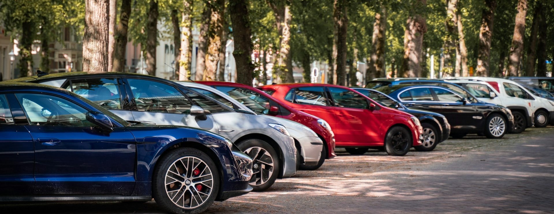 Auto na polskich tablicach w Holandii - zasady, podatki BPM i MRB oraz obowiązek przerejestrowania