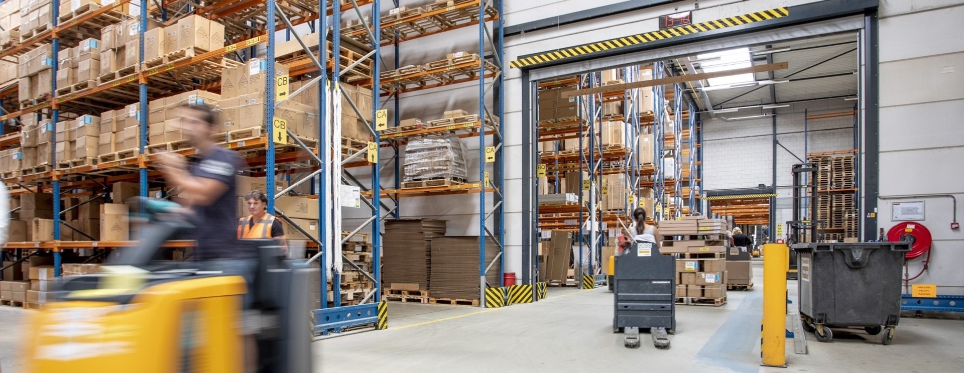 Orderpicker - magazyn z artykułami świątecznymi